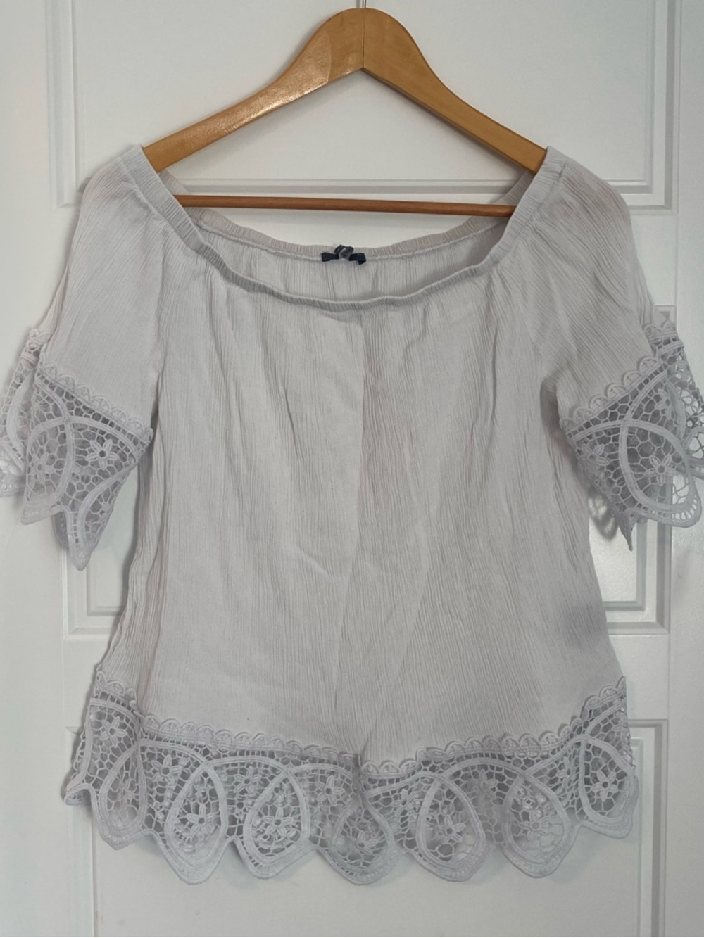Suzy Shier White Off Shoulder Top Medium lace details Fairy Peasant Cottagecore - Picture 2 of 8